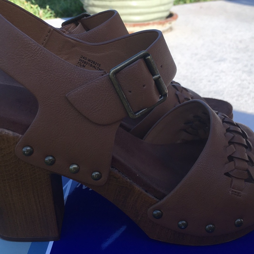 Shoes - Picture 6 of 8